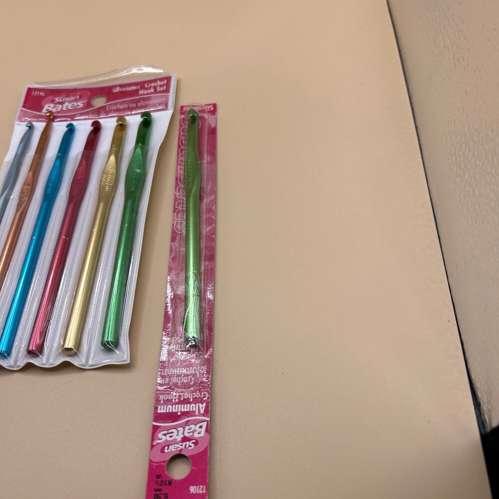 Lot of 13 Crochet Hook Susan Bates Silvalume and Yarnology E-J - Picture 4 of 6